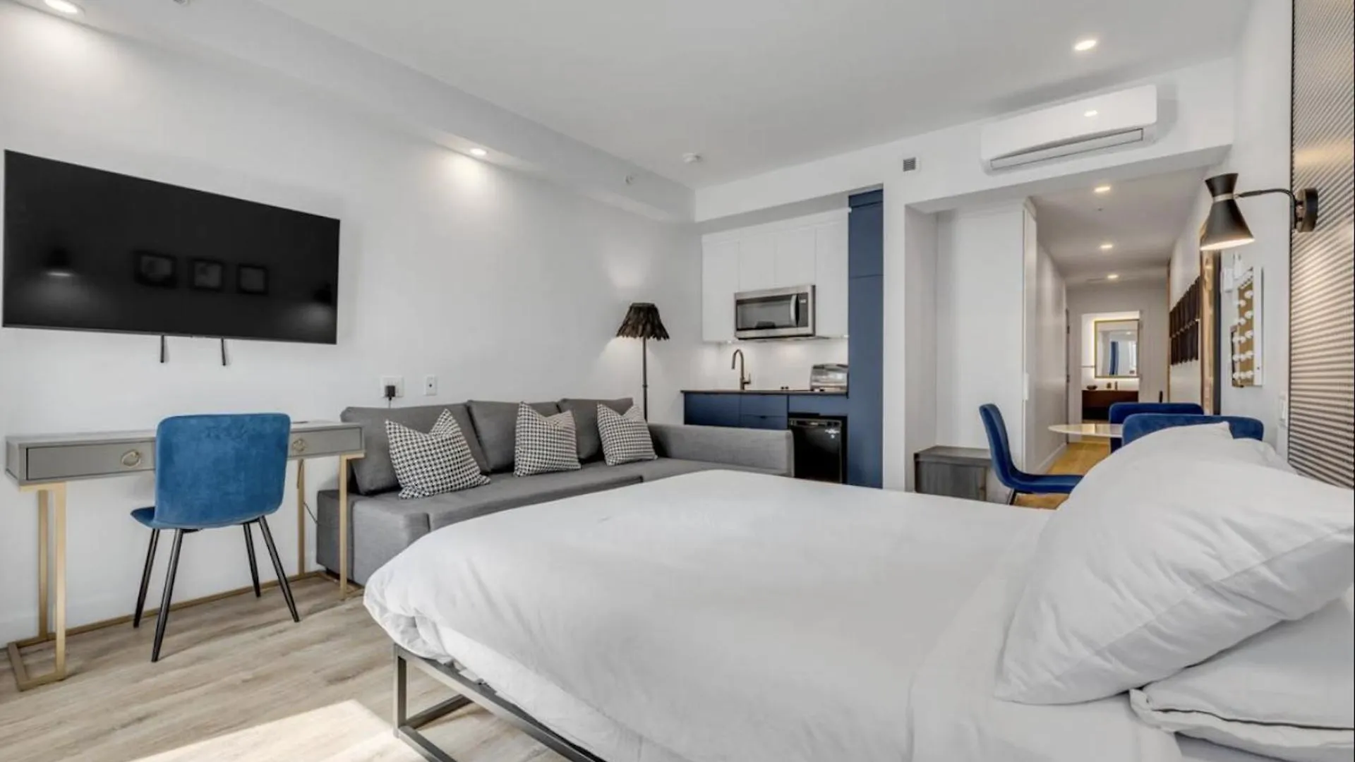 Initial / Icone / Quebec+Stat Apartment