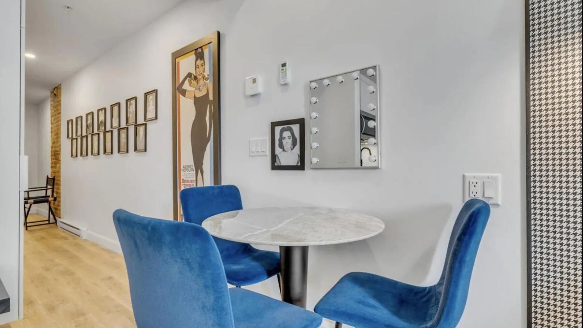 Initial / Icone / Quebec+Stat Apartment Quebec City