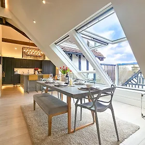Exclusive 3 Bedroom Penthouse - 2 Bath & Mezzanine Apartment Harrogate